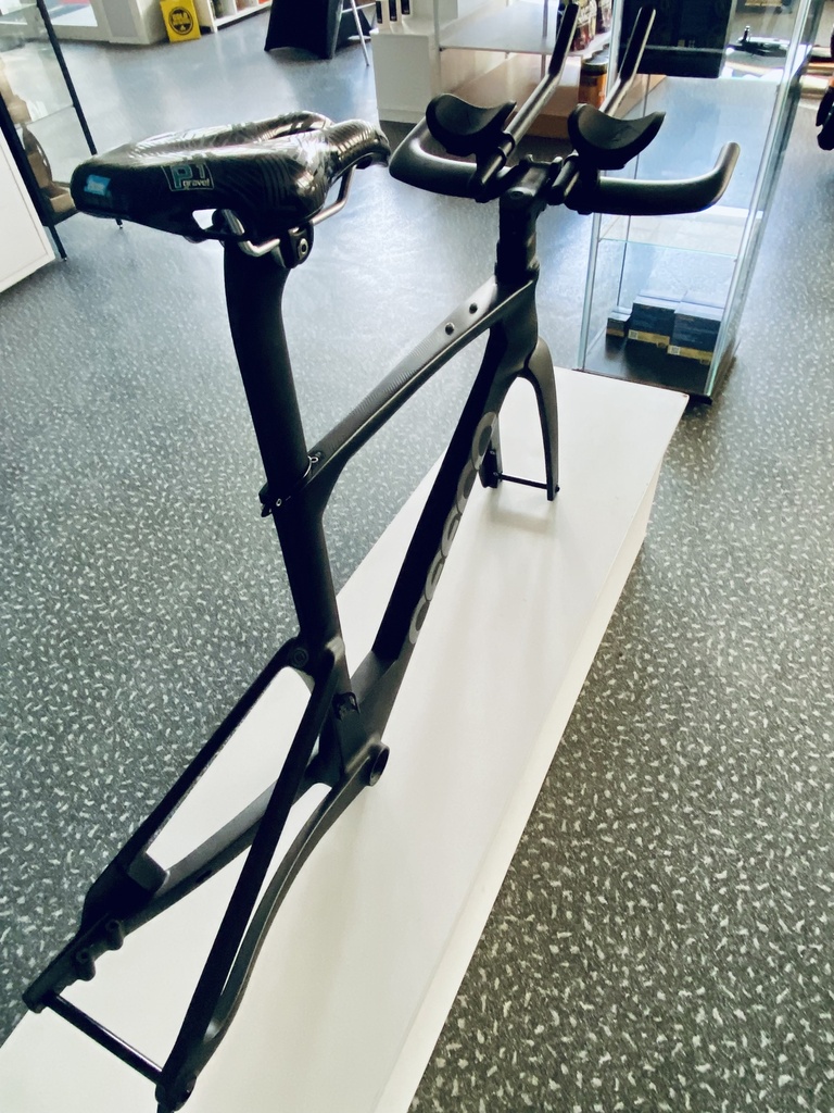 CEEPO  - Kit cadre Viper - M - Noir + cintre Wing 20c+ + selle ISM P1