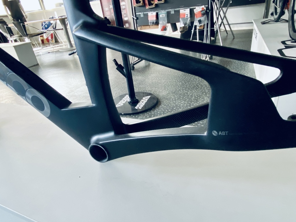 CEEPO  - Kit cadre Viper - M - Noir + cintre Wing 20c+ + selle ISM P1