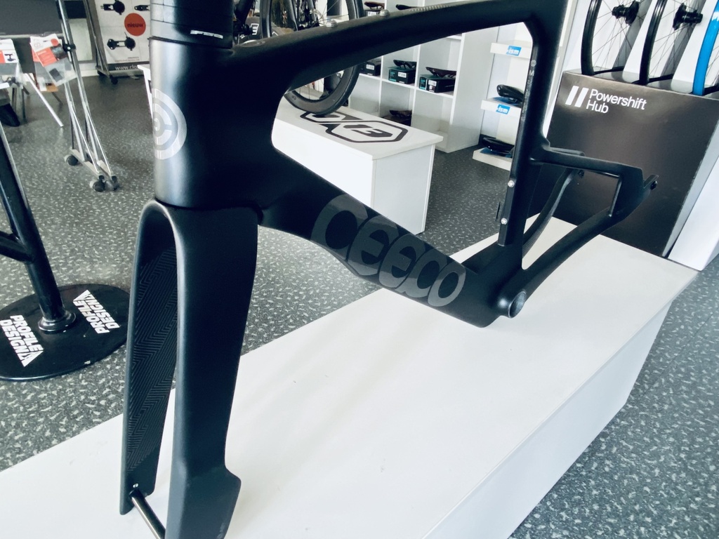 CEEPO  - Kit cadre Viper - M - Noir + cintre Wing 20c+ + selle ISM P1